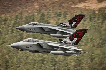 开云体育在线-足球场上的维尼修斯时刻，芬兰男篮用单节拉开诠释团队暴力美学