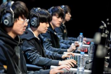 开云下载-IG横扫GEN，Caps拿下关键大龙成都决赛之夜3:1（成都）