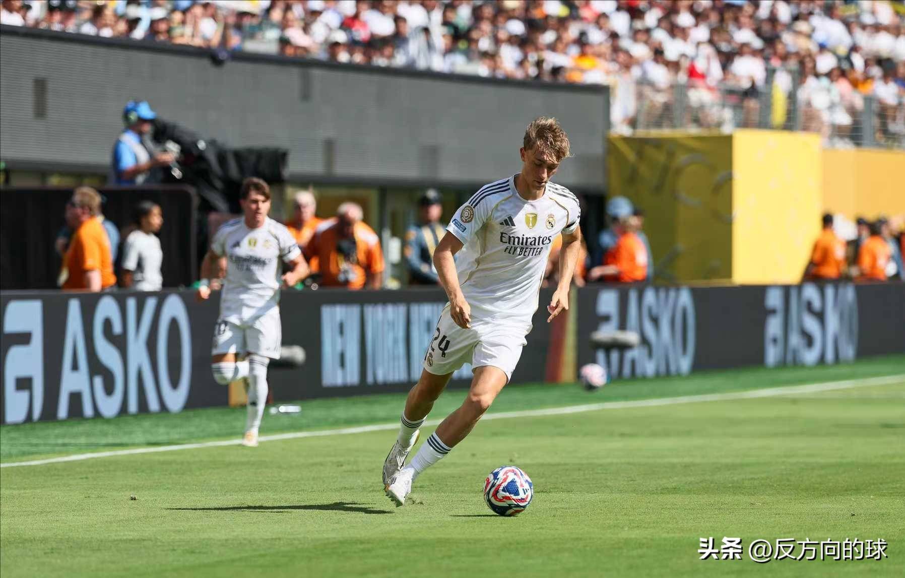 开云体育下载-皇家马德里惊险获胜：本泽马绝杀，继续领跑积分榜的简单介绍
