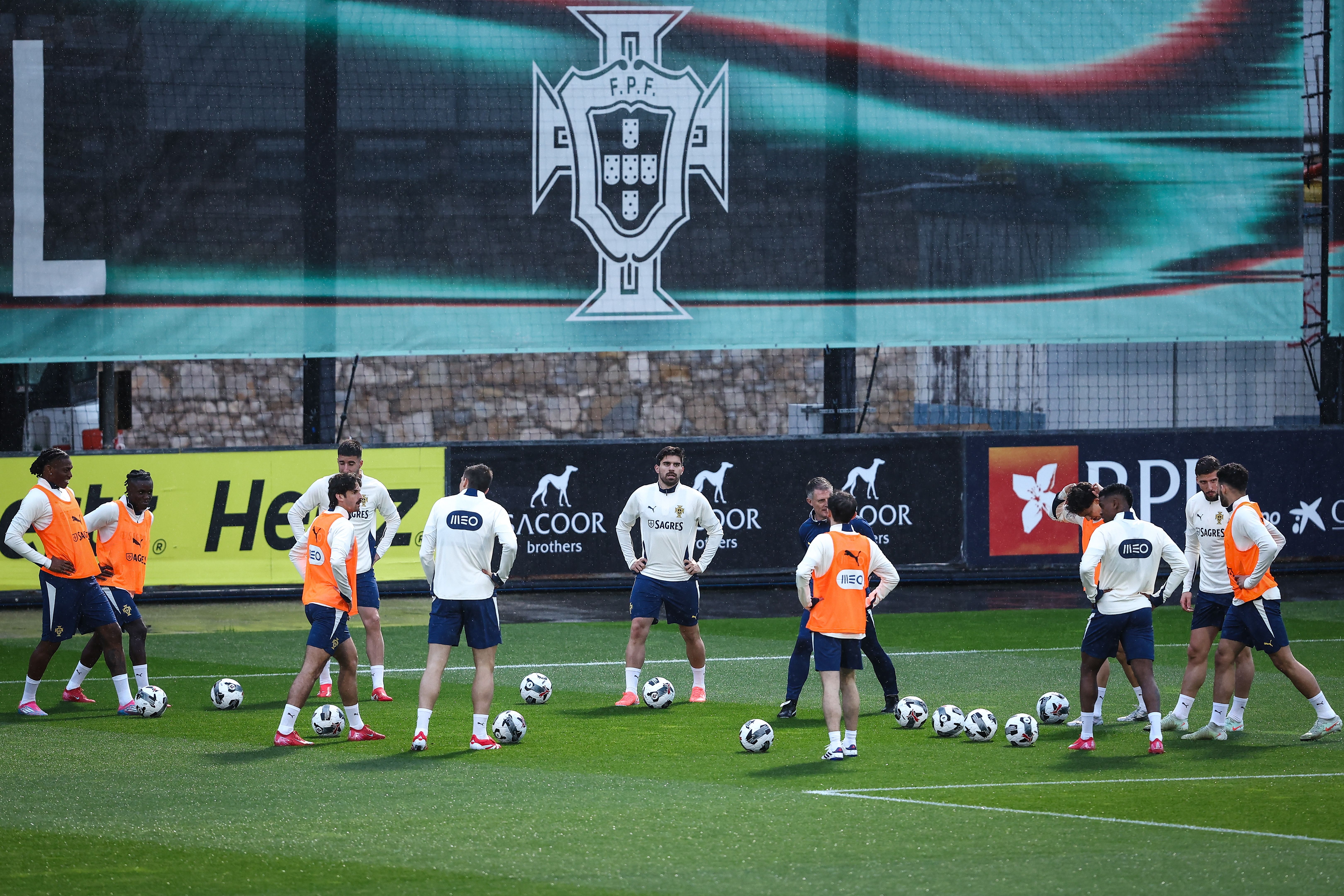 开云平台-葡萄牙队横扫瑞典队,林高远点燃赛场的简单介绍