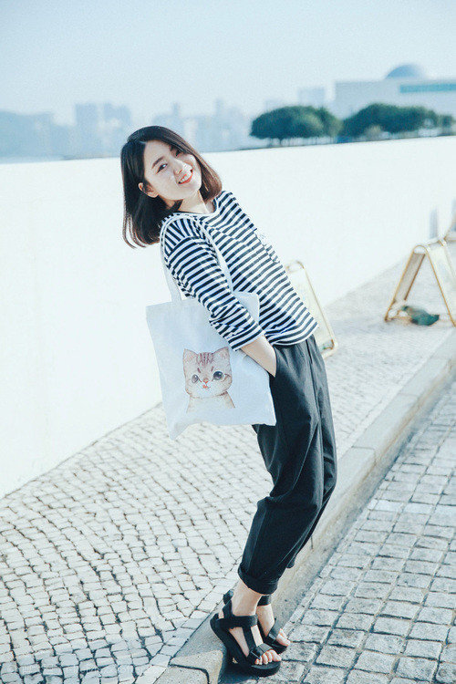 开云体育入口-引擎嘶吼与汗水滴落，当德罗赞的绝杀点亮了F1的街道赛之夜