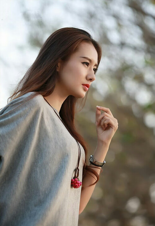 开云体育官网-夜幕下的棋盘，欧冠淘汰赛之夜，保罗的攻防转换艺术