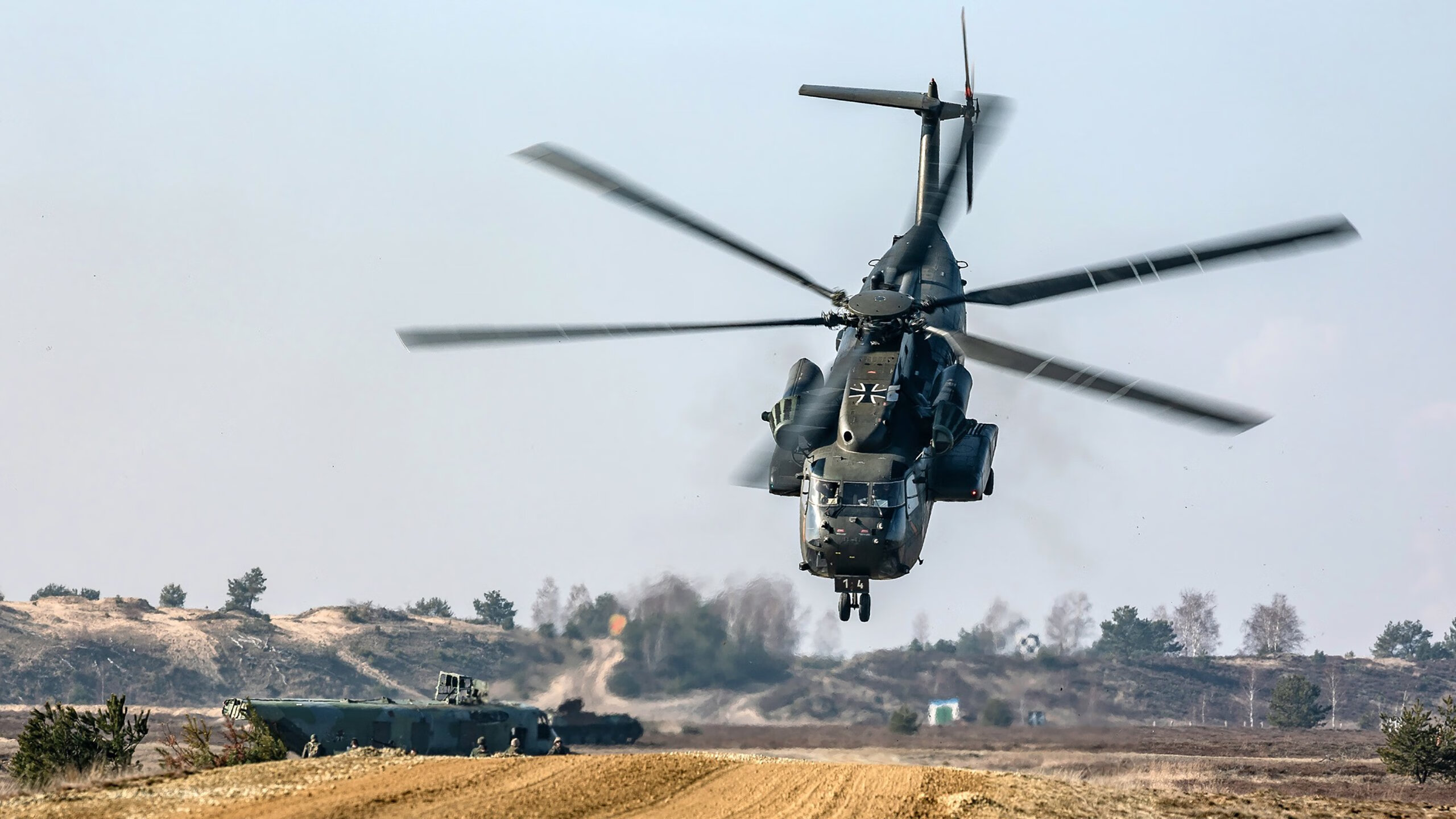 开云体育登录-隔空对决!热火燎原焚王座,格林神兵斩心魔!