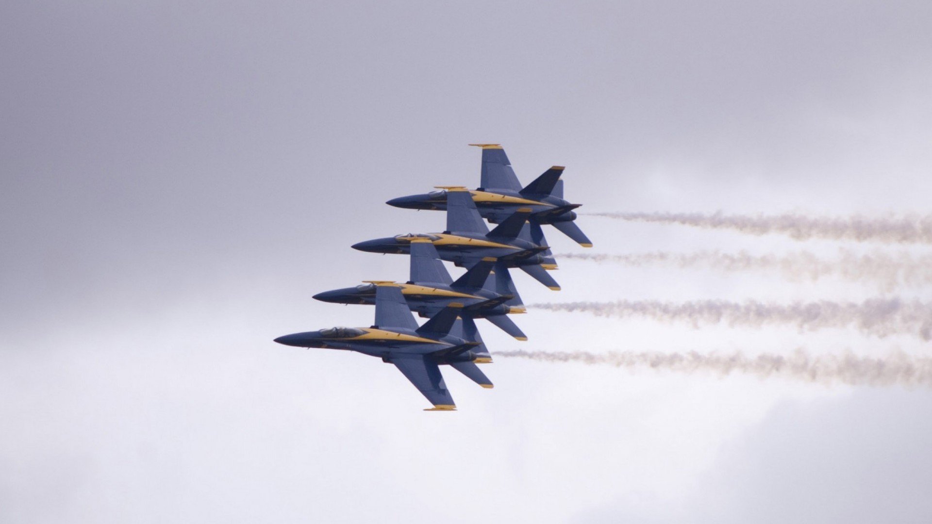 开云体育中国-两个世界的同一剧本,个人英雄主义与集体胜利的悖论