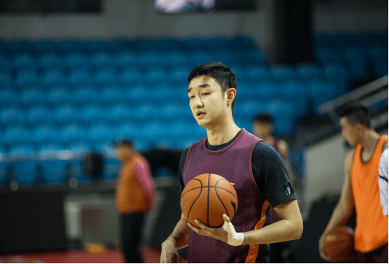 开云平台-山西队防守锁死吉林队，小贾伦成为关键先生