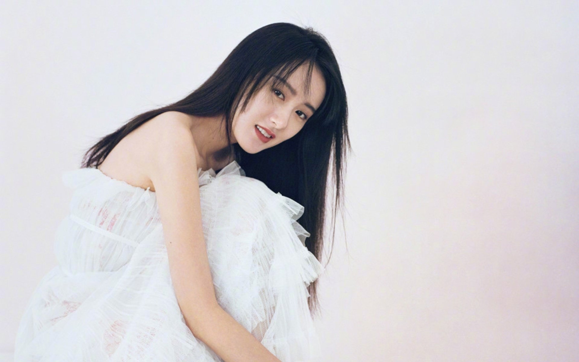 开云体育下载-维尼修斯爆发引领皇马狂飙，塞维利亚击溃西班牙人队重塑西甲格局