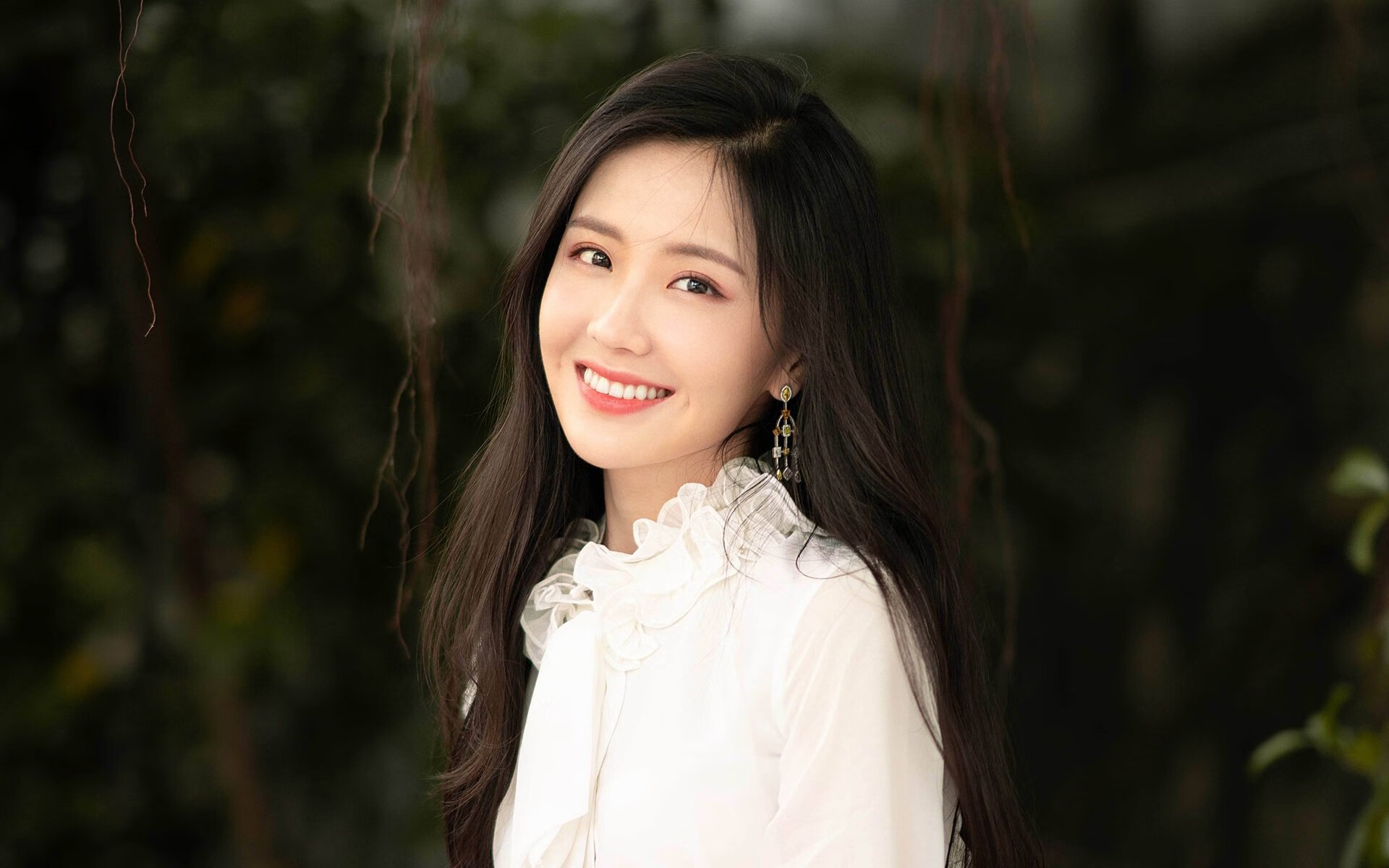 开云体育下载-中场指挥官，贝林厄姆的节奏魔法助里昂关键战突围埃及